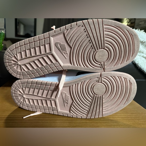 Nike Air Jordan 1 Mid Crimson Tint Arctic Orange Pink/Black Toe Mens 13 Like New - Picture 5 of 12